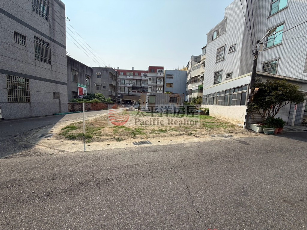 佳北路巷弄方正小建地