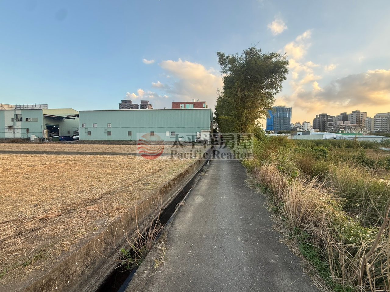 大興西路近交流道美農地