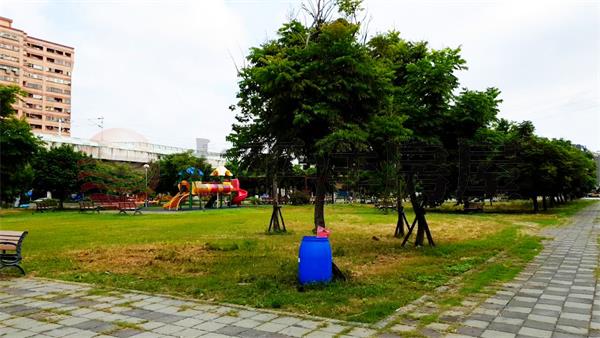 果菜市場旁建地