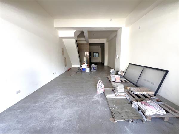 市政全新電梯店面
