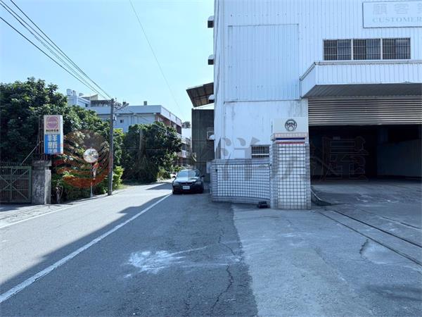 【交流道旁雙臨路合法廠房】