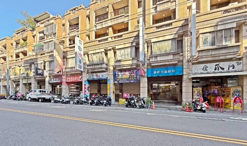 正昌平路黃金透店雙學區可停雙車