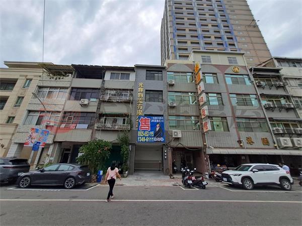 高雄市近流行音樂中心全新四層樓透天店面