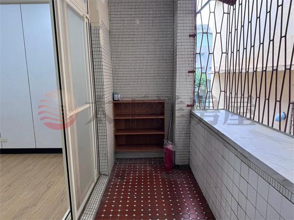 信義市場旁公寓