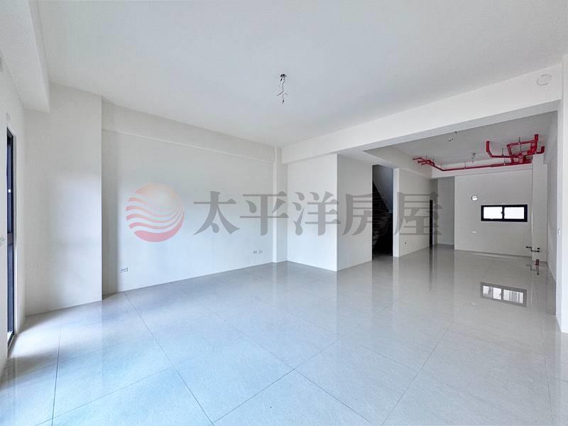 十期全新落成【臨路電梯豪墅】百坪空間＋間