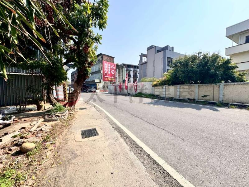花壇國中旁建地