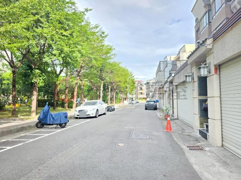 員林蛋黃區4車位電梯大豪墅