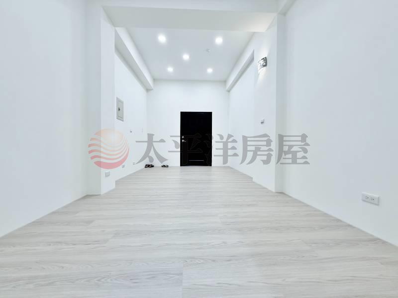 文中路近龍安稀有一樓三房車