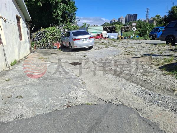 力霸街邊間大坪數平房