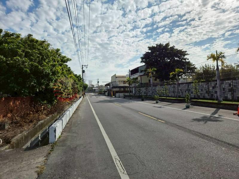 員林員大路旁美田