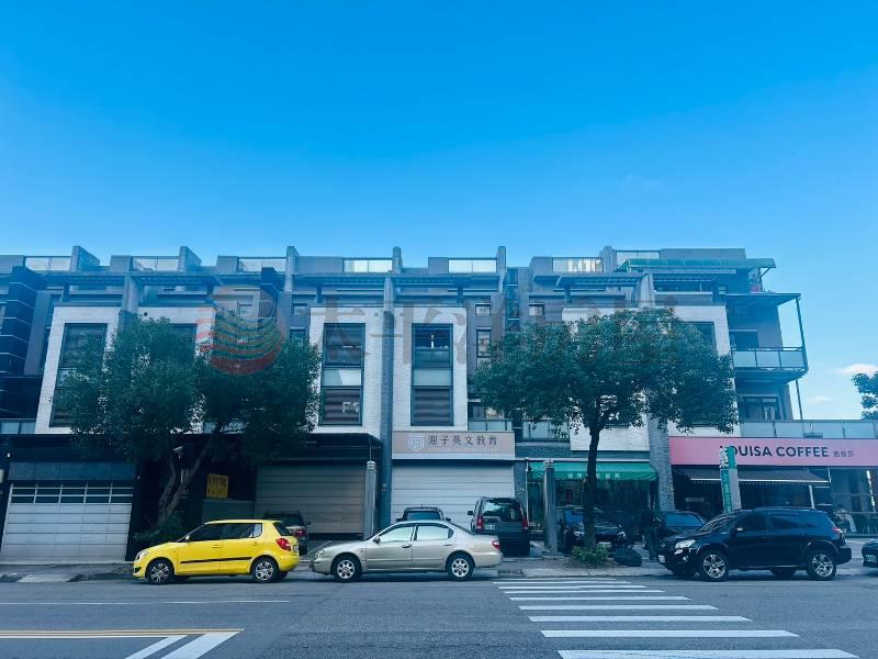 中國醫商圈*景賢路*大面寬電梯店墅