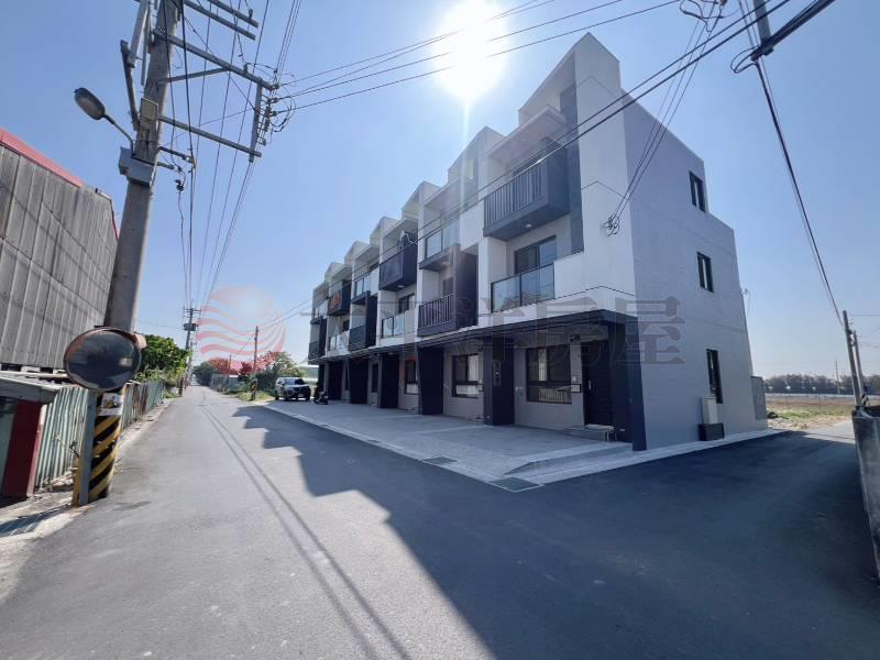 二林西庄全新邊間臨路車庫別墅
