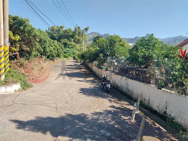 社頭山腳段雙面路農地
