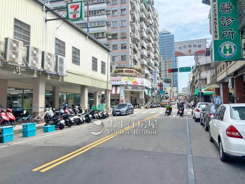 北屯區熱河路精裝修透店