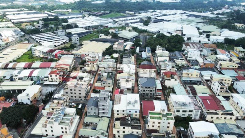 買地送屋前後臨路方正建地