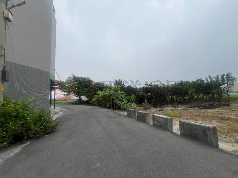 鹿港洋厝社區旁建地