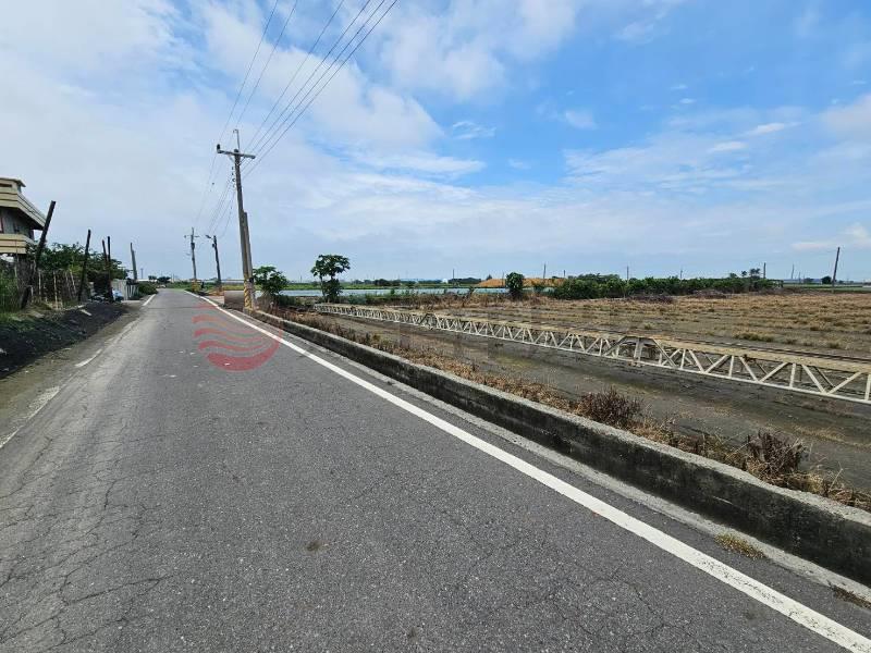 大城上城路旁美田