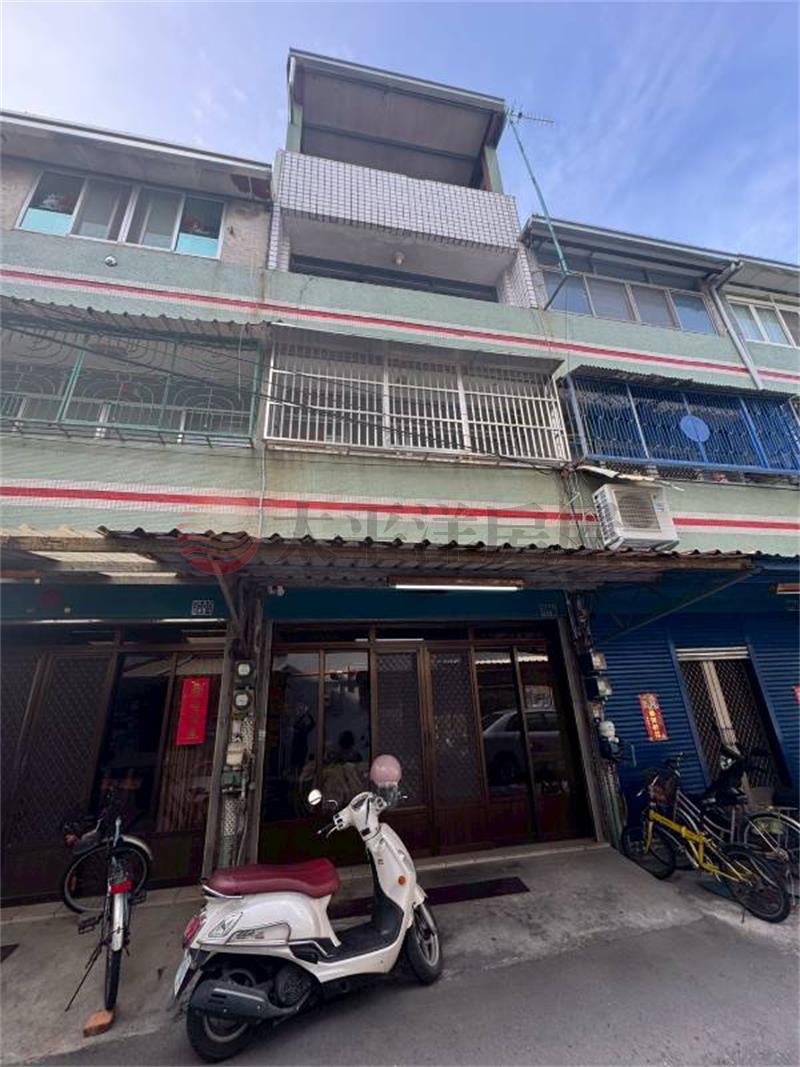 家樂福旁透天