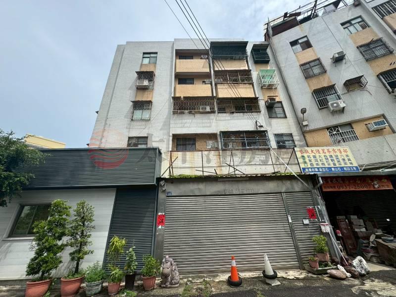 自來水廠旁公寓
