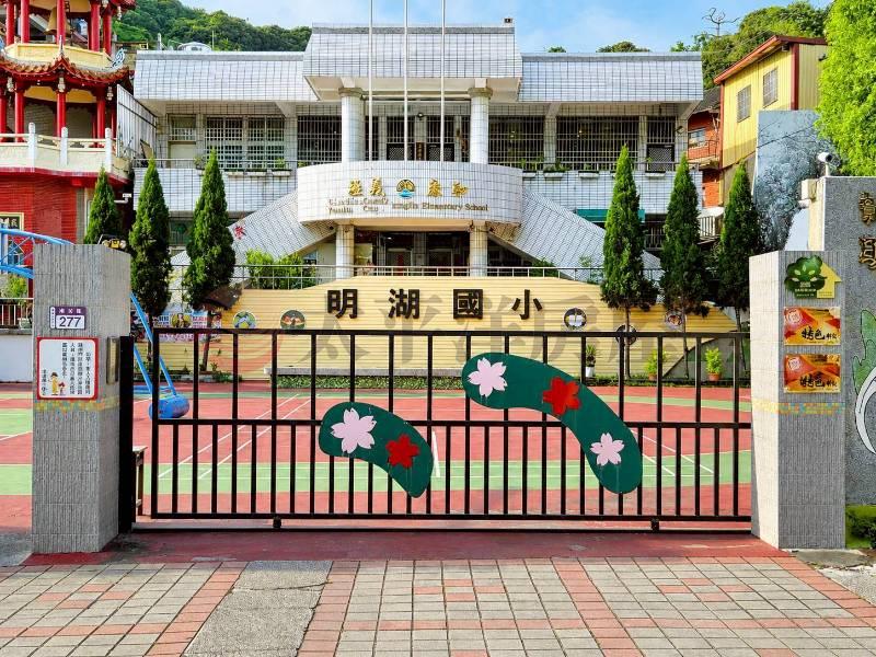 員林明湖國小旁臨路山坡地