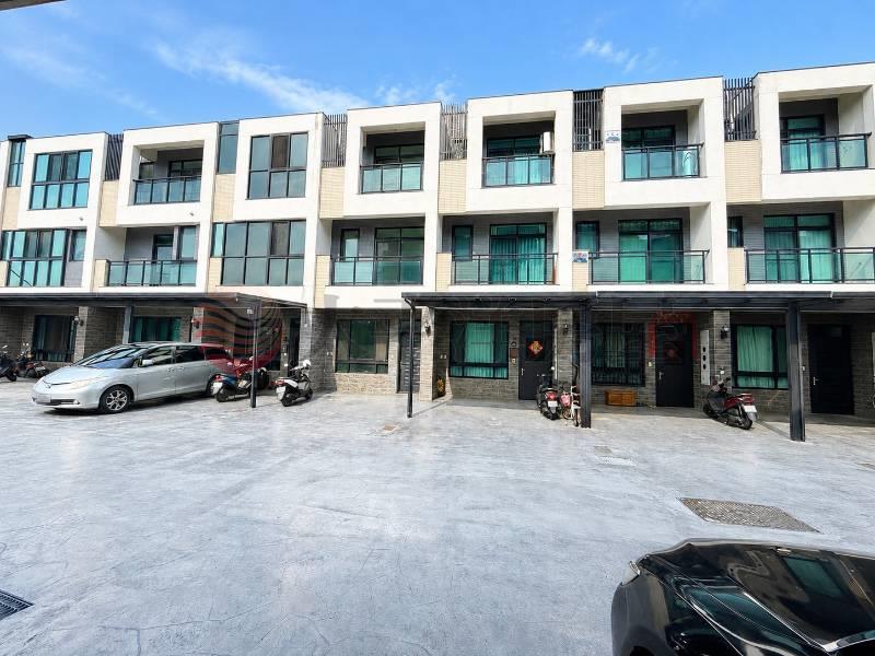 忠孝國小旁全新車庫別墅