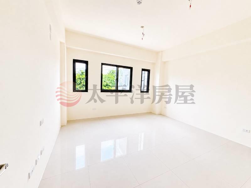 北斗近星巴克邊間新墅
