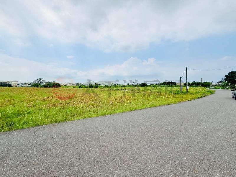 仁德住宅區旁都內農地