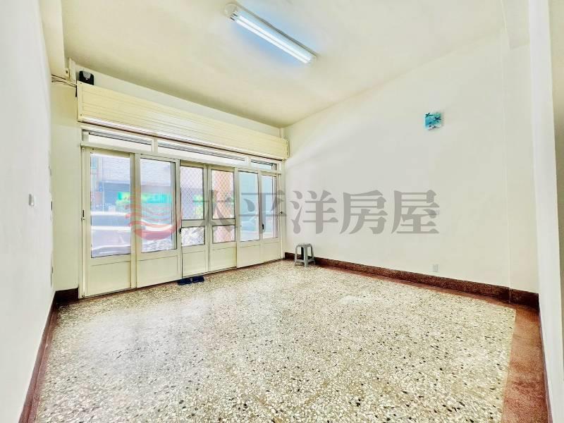 崇實高中旁透天店住