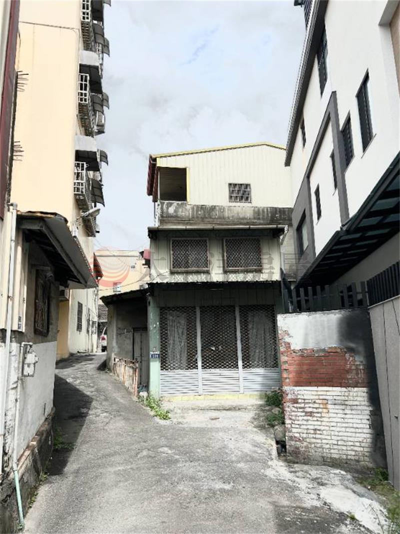 岸裡國小旁低總價可危老透天