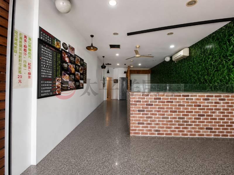 台中西區雙面臨路店面+套房