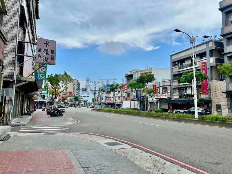 正30米路住辦透天