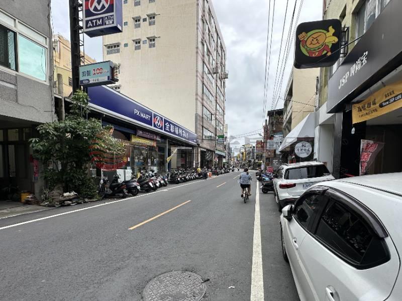 地52坪／8.5米寬｜火車站前電梯金店