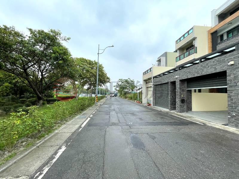 員東國小旁重劃美建地