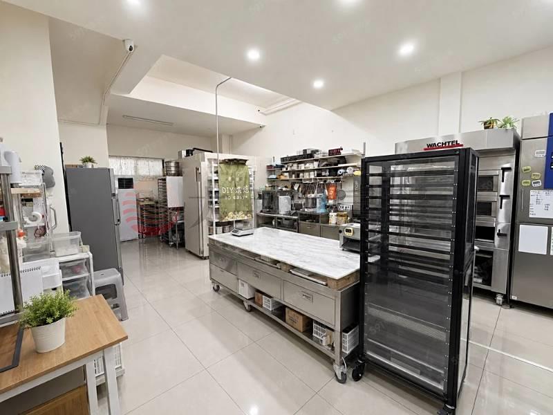 正中山東路家樂福店面