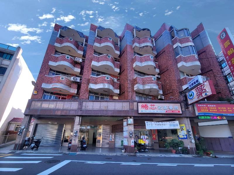 信義國小首排 5樓黃金店面｜地26坪
