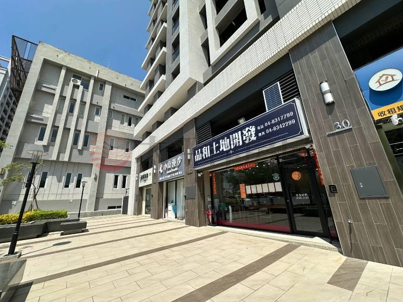 員林近龍燈公園旁美店面