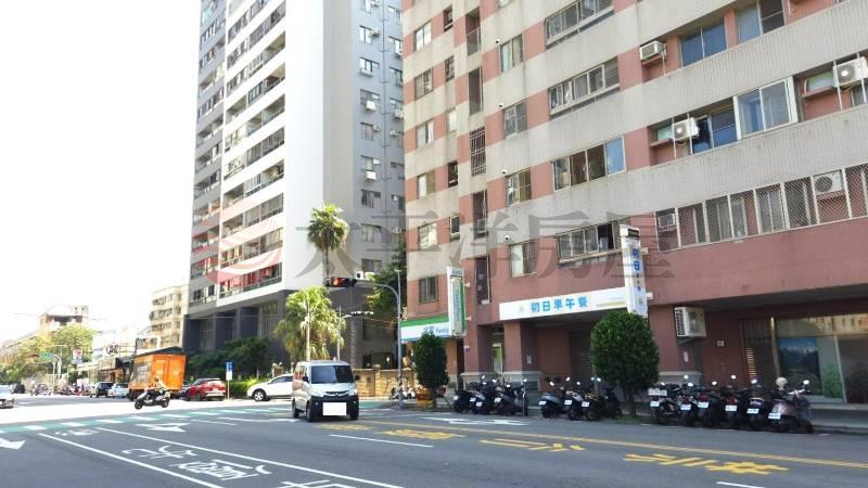 專約~中港轉運站旁金店面